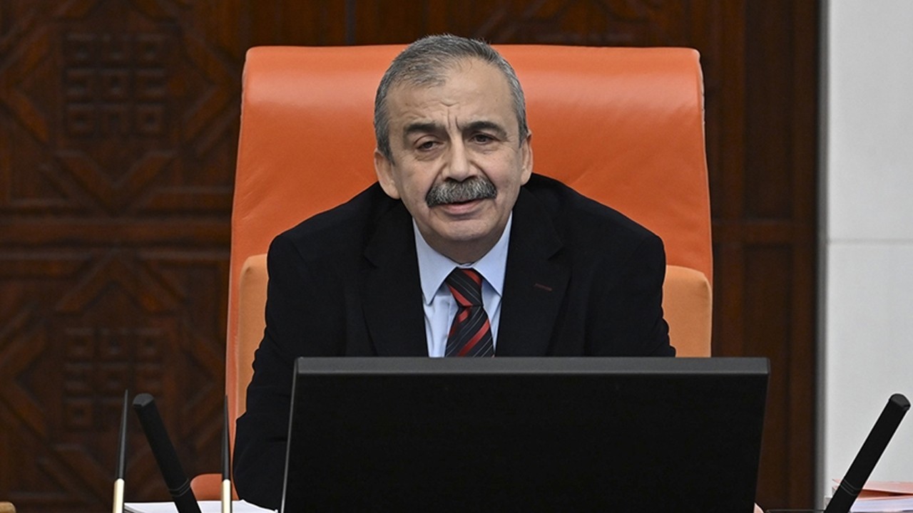 Съкрушителни новини: Sırrı Süreyya Önder загуби живота си