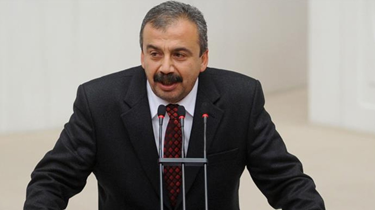 Обявена е програмата на погребението на Sırrı Süreyya Önder