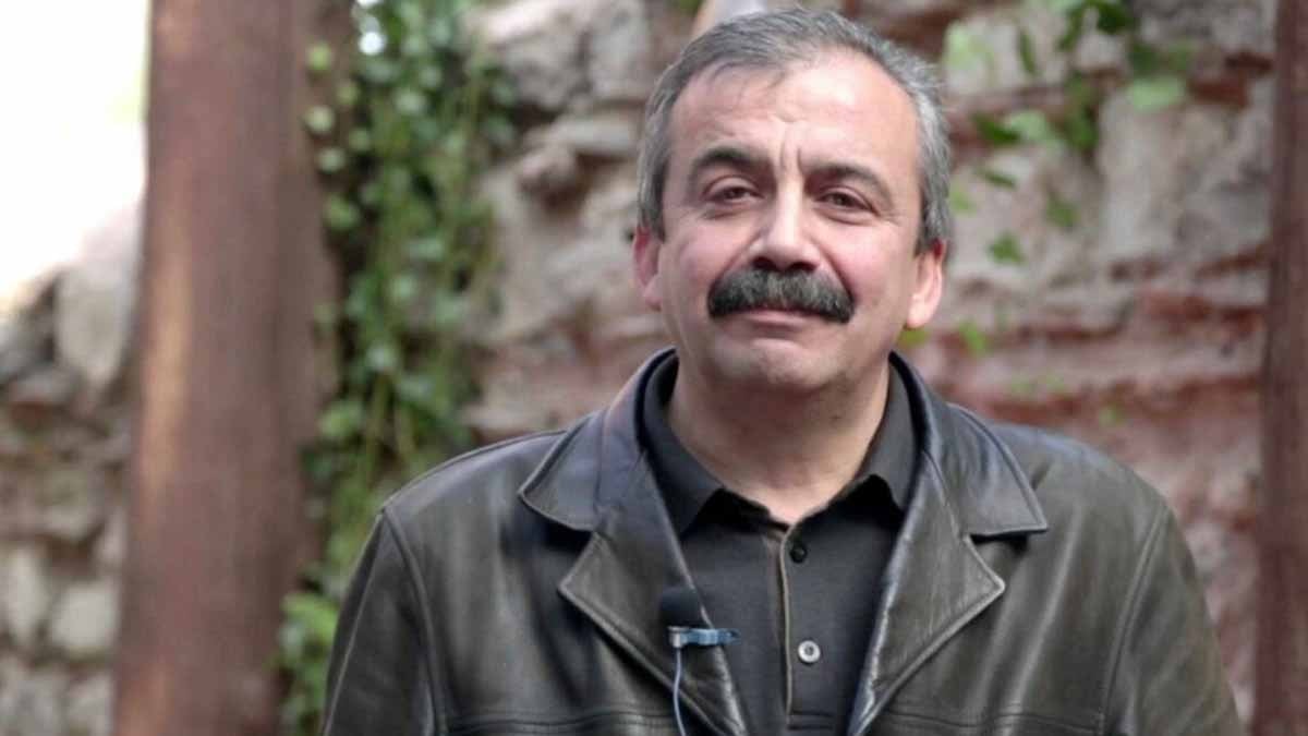 Обявена е програмата на погребението на Sırrı Süreyya Önder