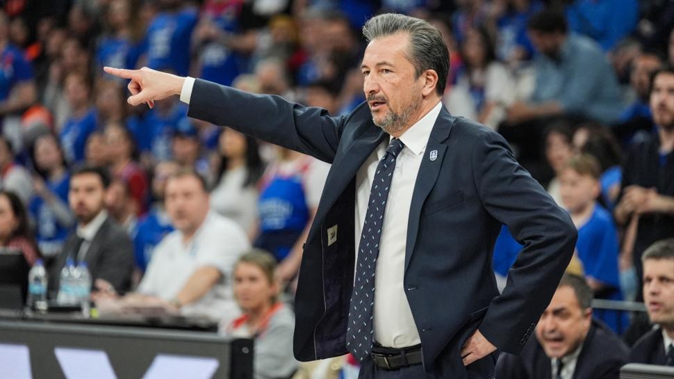 Старши треньорът на Anadolu Efes Лука Банки: Това ще бъде мач, в който трябва да победиш или да умреш