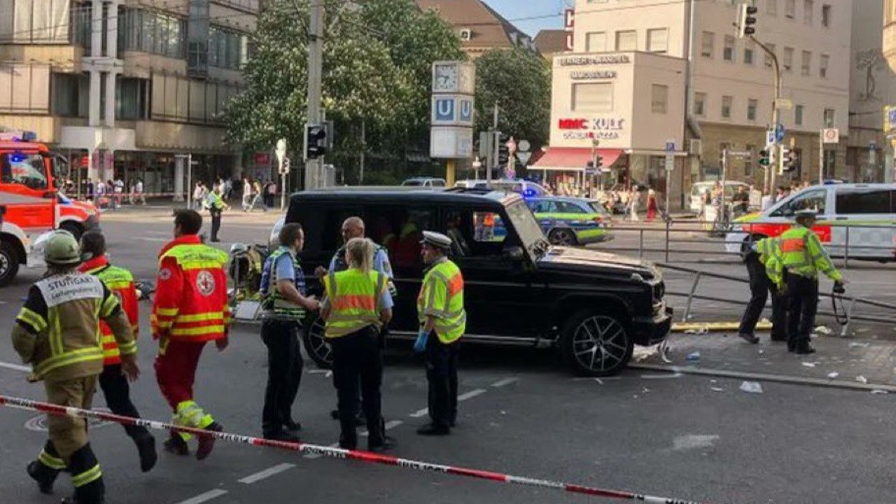 Автомобил се врязва в тълпа в Германия: Наранявания