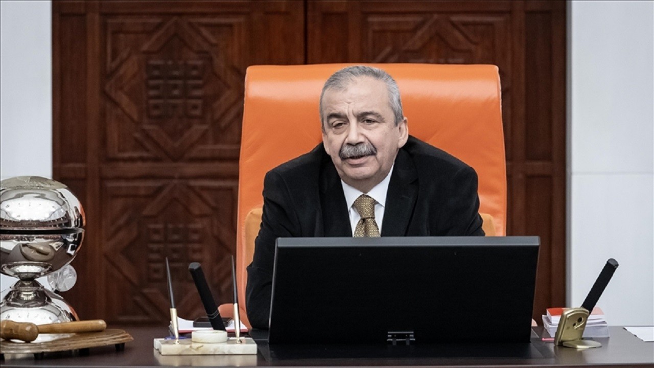 Кой е Sırrı Süreyya Önder? Защо умира Sırrı Süreyya Önder? На каква възраст е бил?