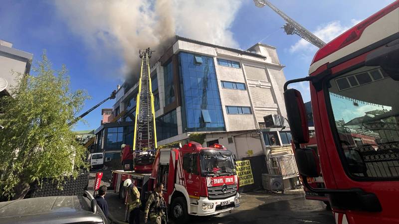 Пожарната се намесва в пожара, избухнал в текстилния цех в Есенюрт