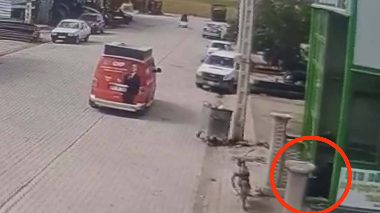 Двама арестувани в рамките на разследването на въоръжено нападение срещу автомобил, обявяващ митинга на CHP в Коня