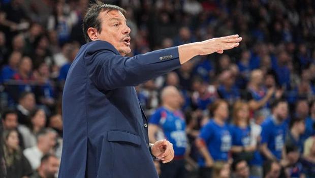 Напрежение между трибуните на Ергин Атаман и Anadolu Efes!