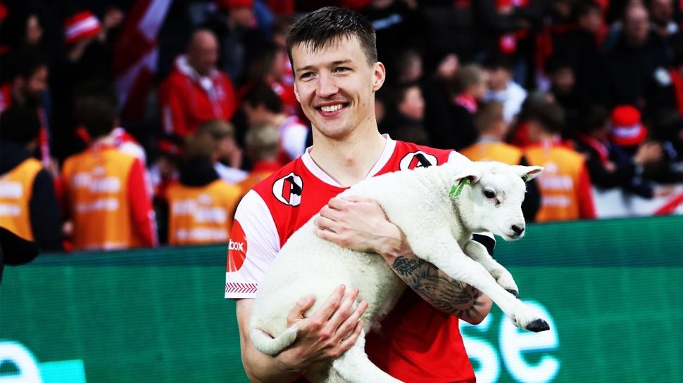 Той беше обявен за играч на мача! За награда получи агне: Той не можеше да повярва на очите си