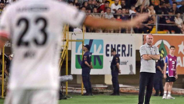 Лош старт на Серген Ялчън в Бешикташ! 2-0 поражение в Алания като гост…
