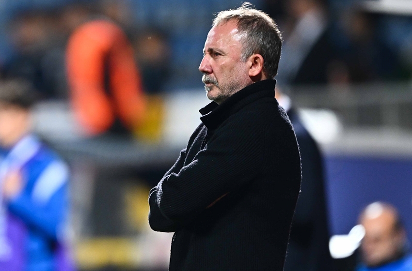 Феновете на Beşiktaş реагират на Sergen Yalçın!
