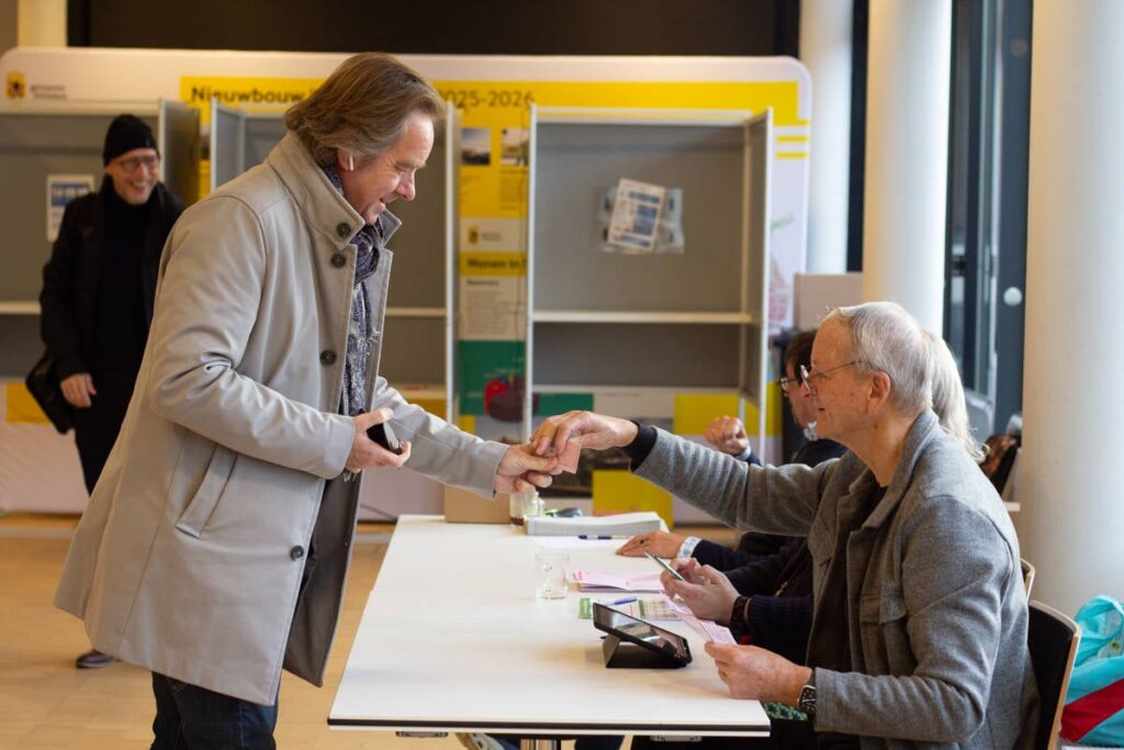 Избори в Нидерландия: Крайната десница намалява, а левият алианс губи