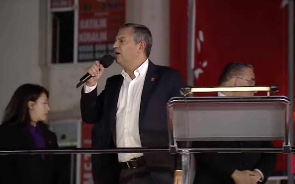 Озгур Озел говори от Есенюрт