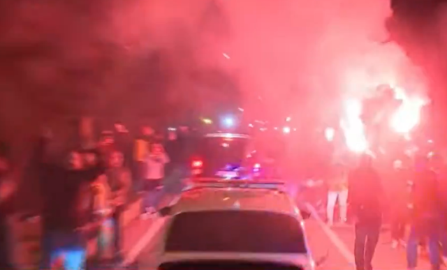 Фенербахче получи ентусиазирано посрещане от феновете в Самандира