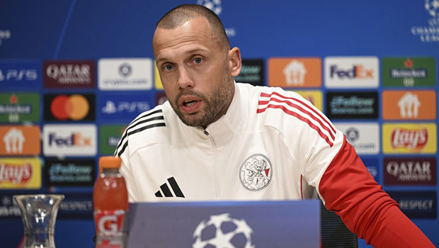 Ajax Teknik Direktörü John Heitinga: ‘Galatasaray’a karşı bir şansımız var!’