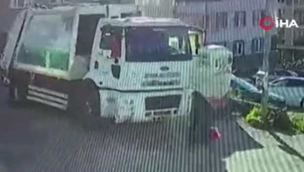 Трагичен инцидент с камера: Възрастна жена загива, след като е блъсната от камион за боклук