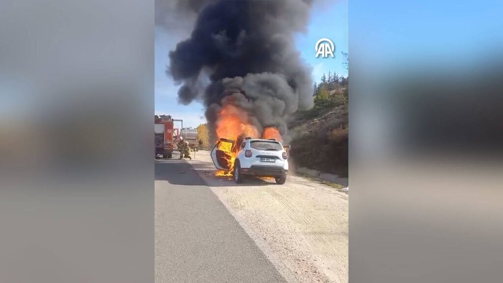 Горящ автомобил в Анкара