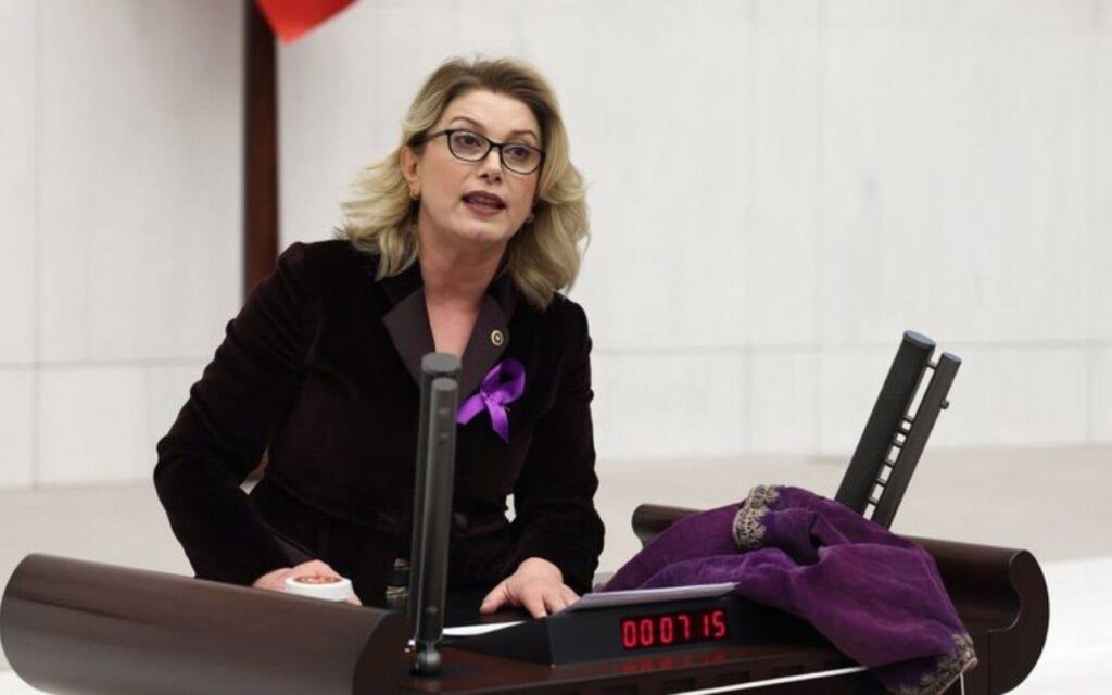 Според министър Тунч писмата на жените за насилие са „шоу“