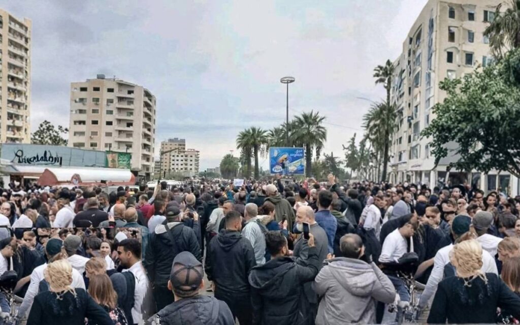 Хиляди алауити излизат по улиците на Сирия срещу дискриминацията на режима на Ахмад аш Шара