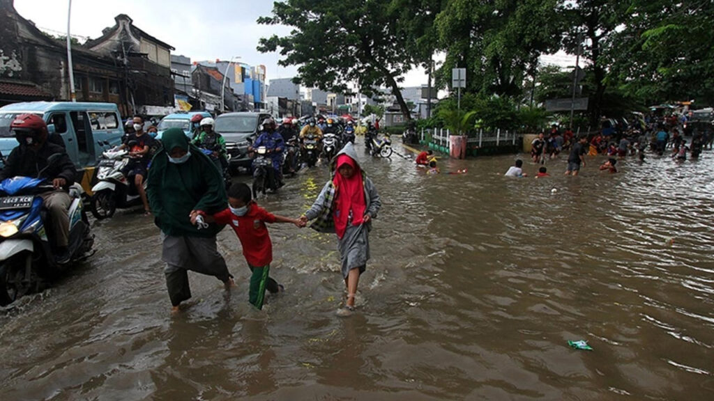 Endonezya’da şiddetli yağışlarda ölenlerin sayısı 442’ye yükseldi