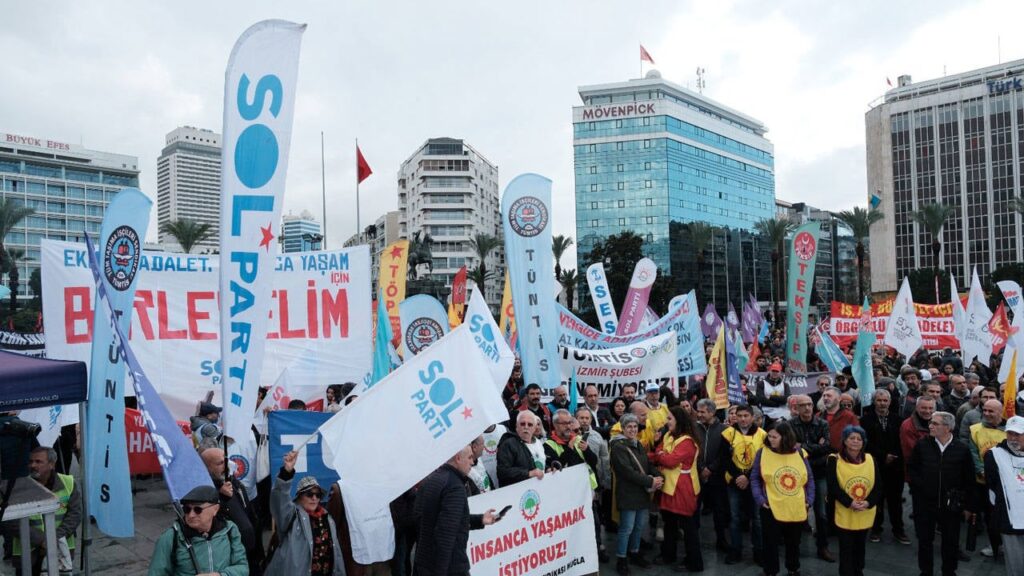 İzmir’de “halk için bütçe” talebi yükseldi
