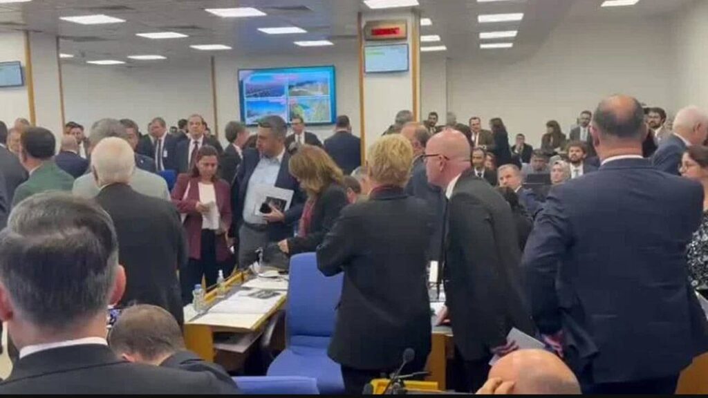 Komisyon’da Akın Gürlek gerginliği