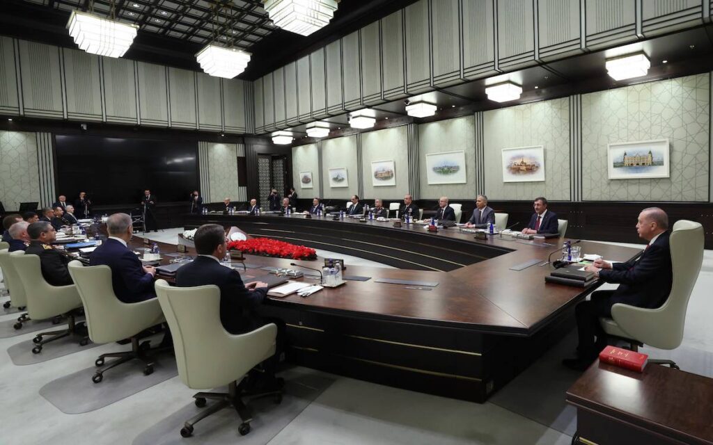 КНС продължава да смята разпуснатата ПКК за „заплаха“.