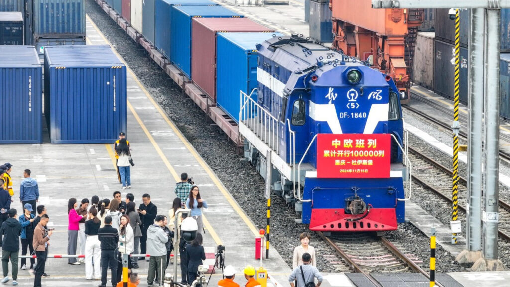Бърза товарна влакова линия от Китай със скорост 350 км в час