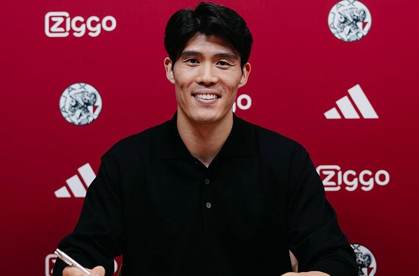 Японски защитник за Ajax