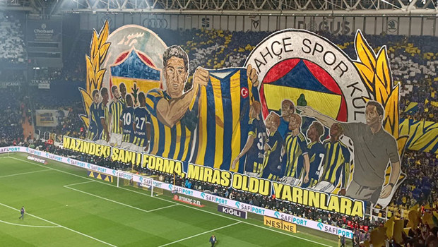 Kadıköy’de görsel şölen! Fenerbahçe taraftarından derbiye özel ‘Lefter’ kareografisi