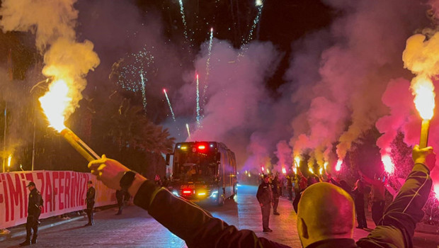 Galatasaray получи ентусиазирано посрещане в Анталия!