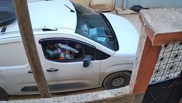 Araçtan bile inmedi! Kargocunun teslimat şekli ‘pes’ dedirtti