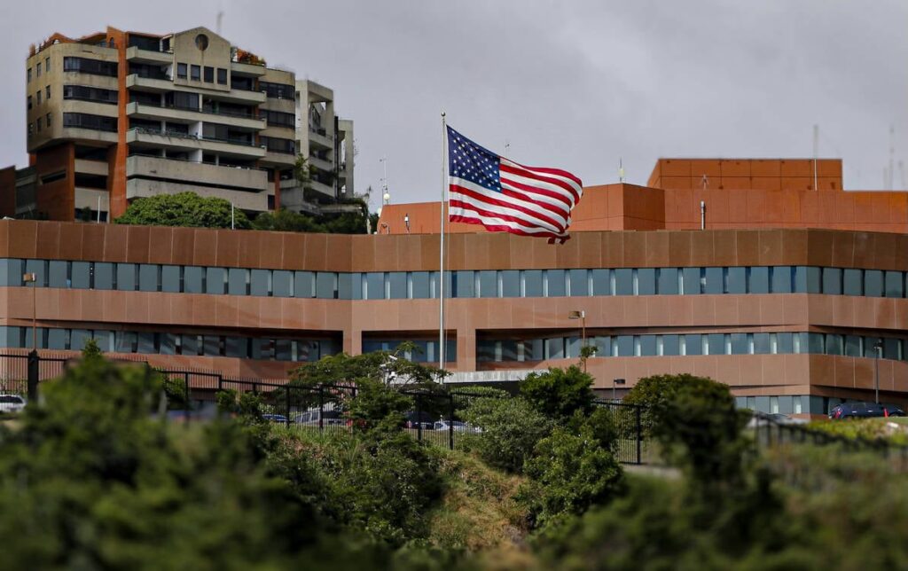 ABD Venezuela’daki Amerikalıları ülkeyi terke çağırdı