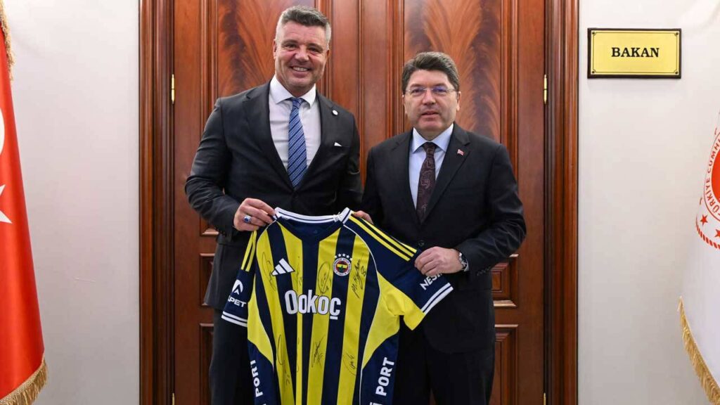 Президентът на Fenerbahçe Садеттин Саран посети Yılmaz Tunç