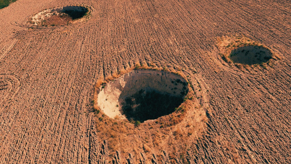Какво се крие зад този мистериозен феномен? На хиляди километри оттук изследваха гигантски дупки в Турция