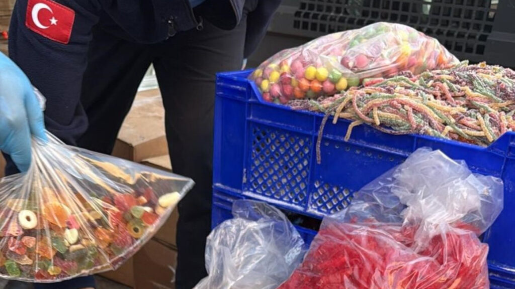 Унищожени са 9 тона желирани бонбони и сладкиши