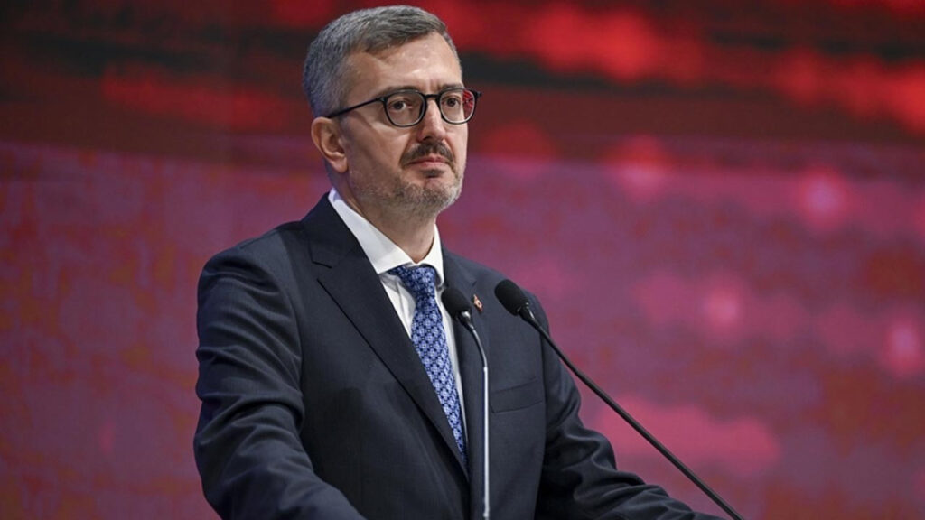 Директорът по комуникациите Дюран отговаря на твърденията за „среща