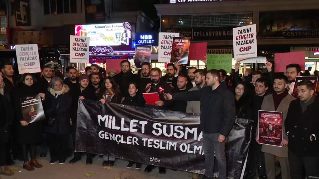 CHP Gençlik Kolları’ndan 81 ilde açıklama: Çizdiğiniz sınırlara hapsolmayacağız, dayattığınız geleceksizliğe boyun eğmeyeceğiz