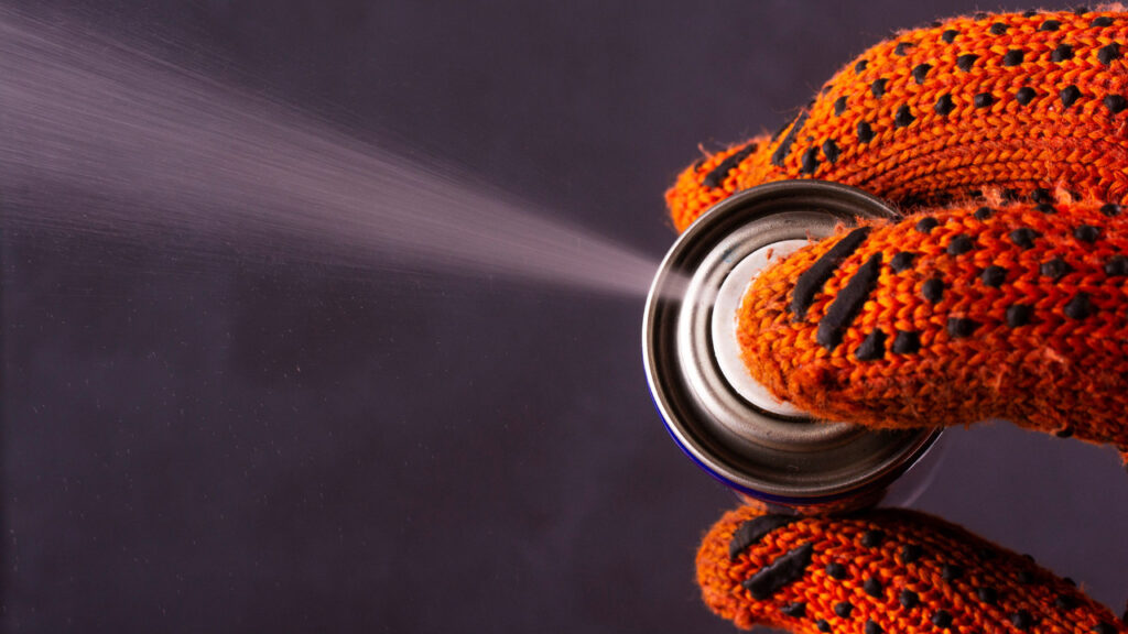 Можем ли да използваме многофункционални спрейове в електронни устройства?