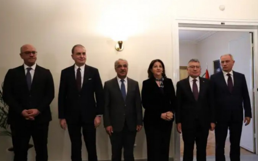 DEM Parti İmralı heyeti, AKP’yi ziyaret etti: „Barış hukuksuz olmaz“