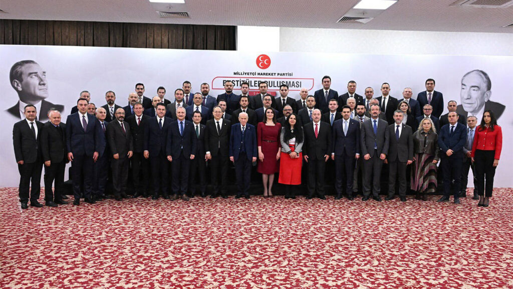 Девлет Бахчели проведе среща в Анкара с представители на 5 института, основани от неговата партия