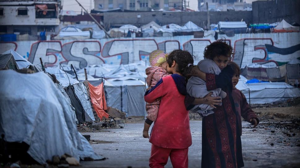 Зимата дойде в Газа! Борба за оцеляване в студ и дъжд