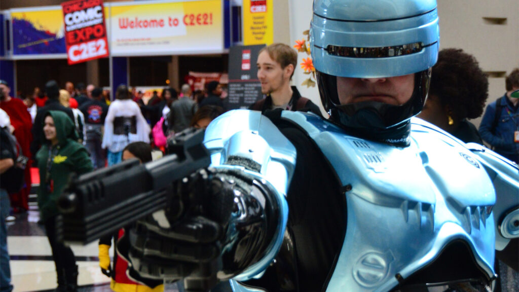 15 yıllık internet şakası gerçek oldu: Detroit’in merkezine RoboCop heykeli diktiler