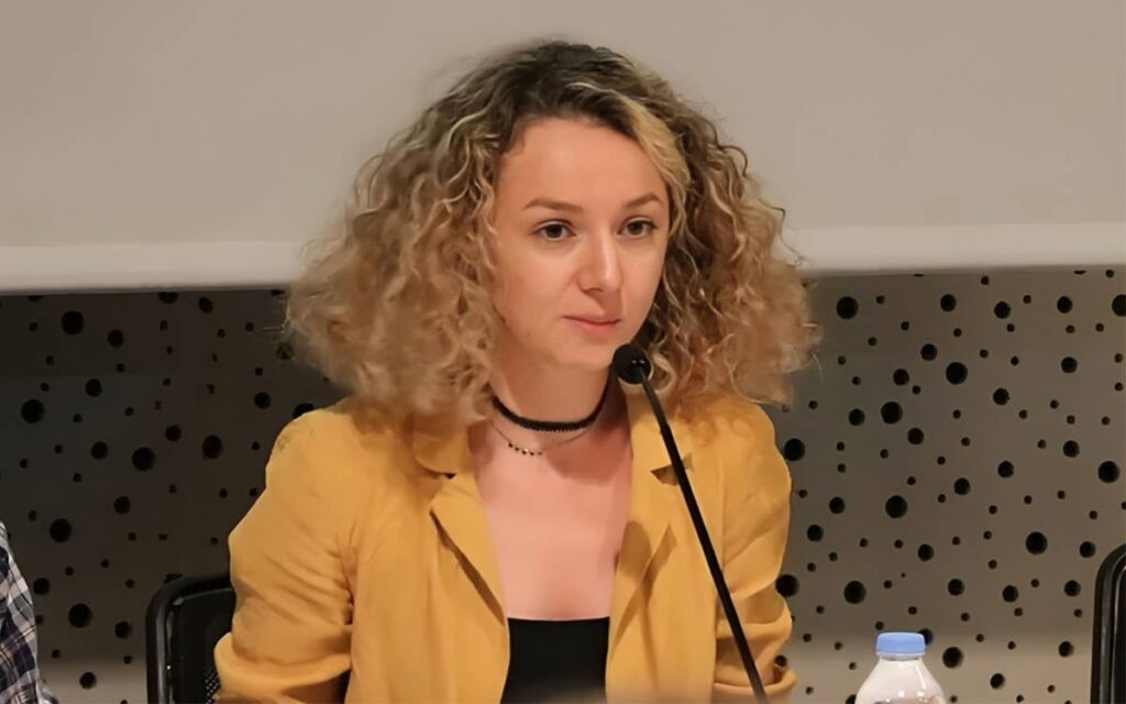 Обаждане от нейни колеги Освобождаване на Aslı Aydemir