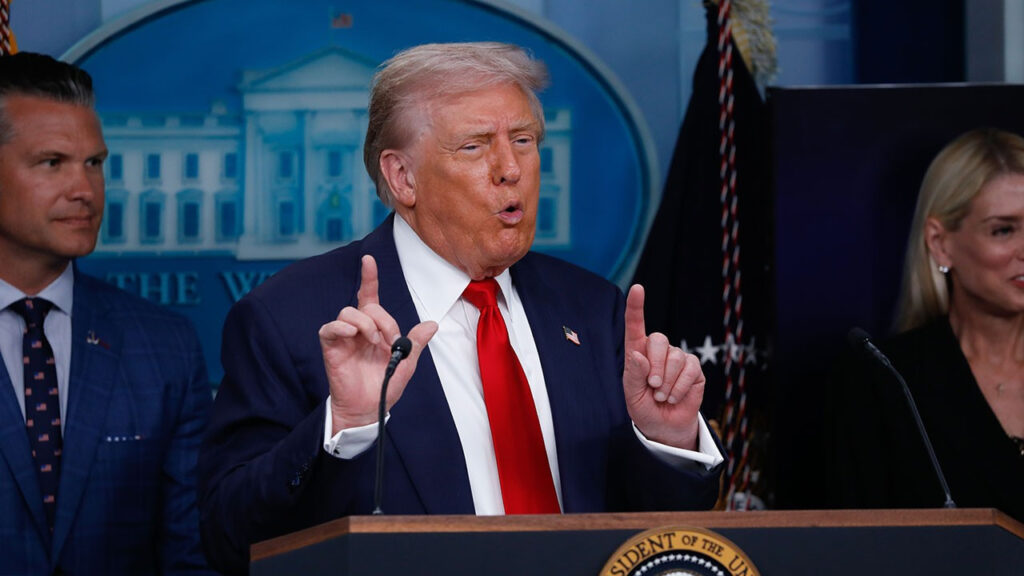 Тръмп коментира борбата на Netflix и Paramount за Warner Bros.