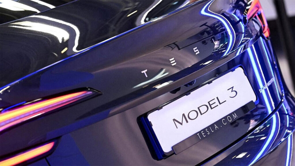 Tesla Model 3’ün acil durum kapı açma mekanizmasıyla ilgili inceleme başlatıldı