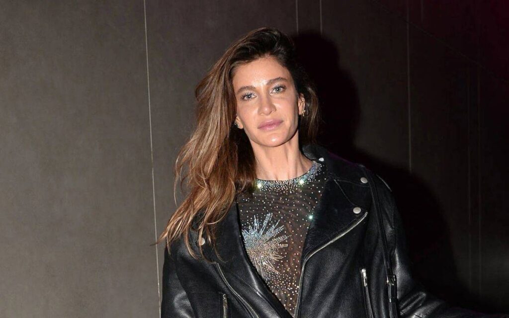 Berrak Tüzünataç в сградата на съда в рамките на разследване за „наркотици“