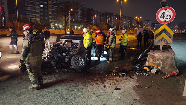 Ankara’da feci kaza! Önce bariyere ardından da minibüse çarptı: 1 ölü, 2 yaralı