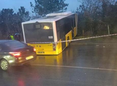Yer: Arnavutköy! Yolcu dolu İETT otobüsü ormana uçtu