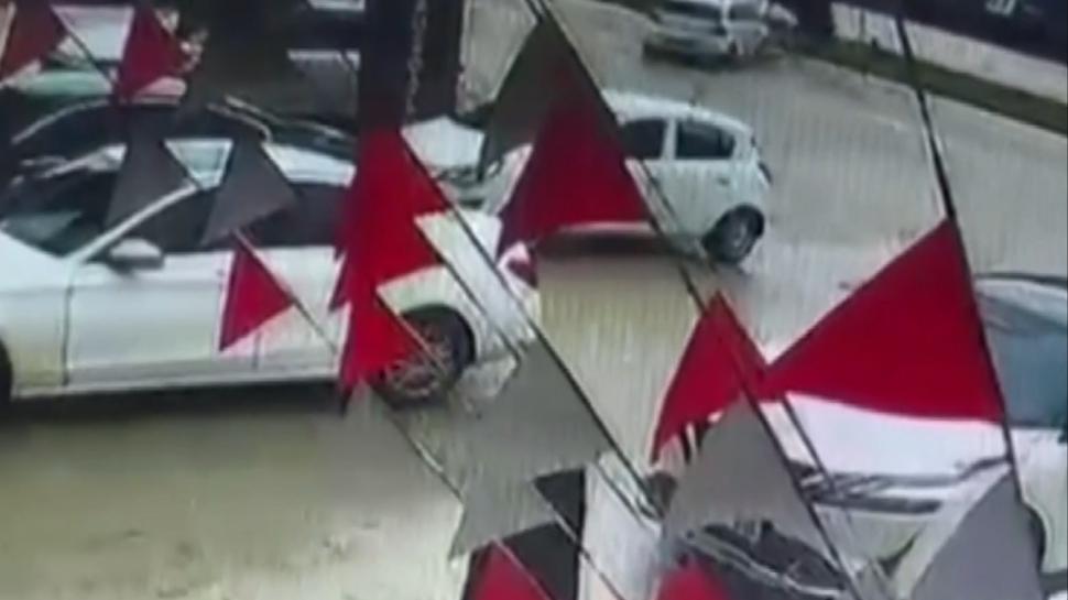 Загубил е контрол над автомобила и се е ударил в стълб за осветление по следния начин