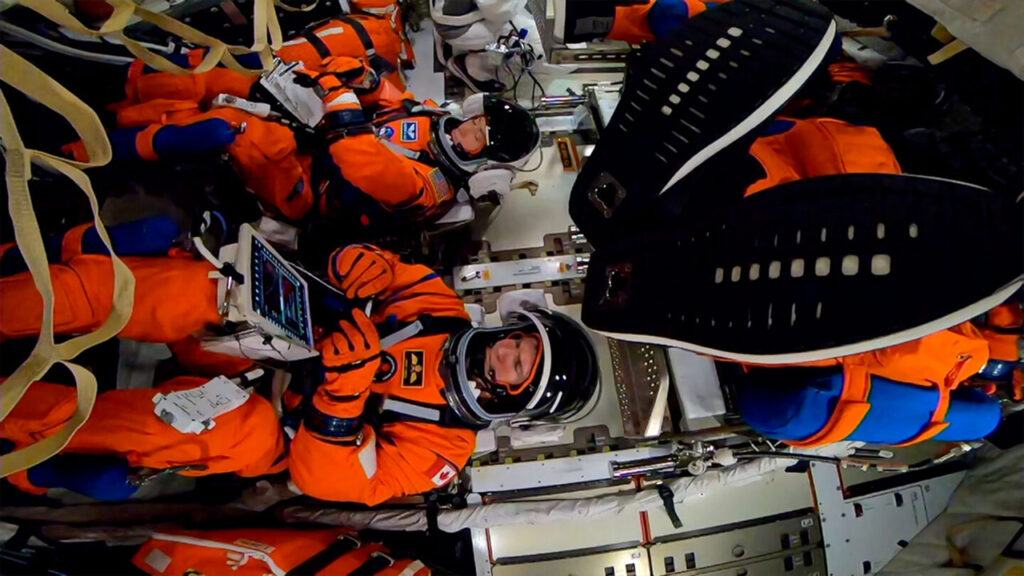 NASA açıkladı: İşte Ay yolcularının yanlarında götüreceği 2.300 parçalık özel koleksiyon