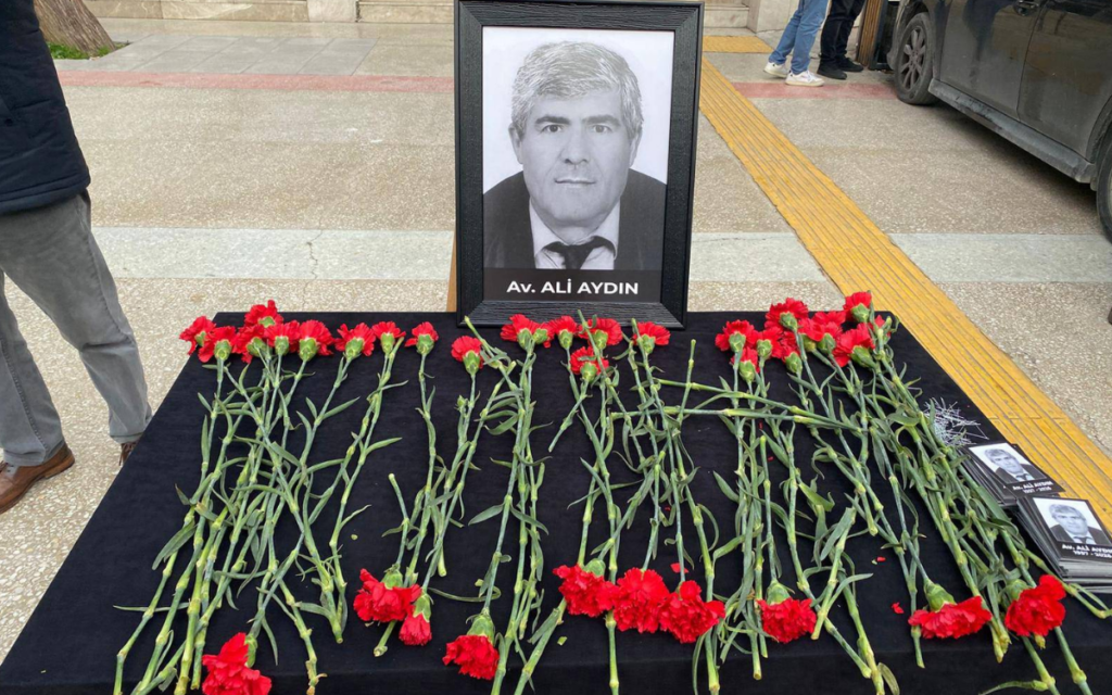 Бившият съпредседател на IHD в Измир Али Айдън е изпратен в последния си път