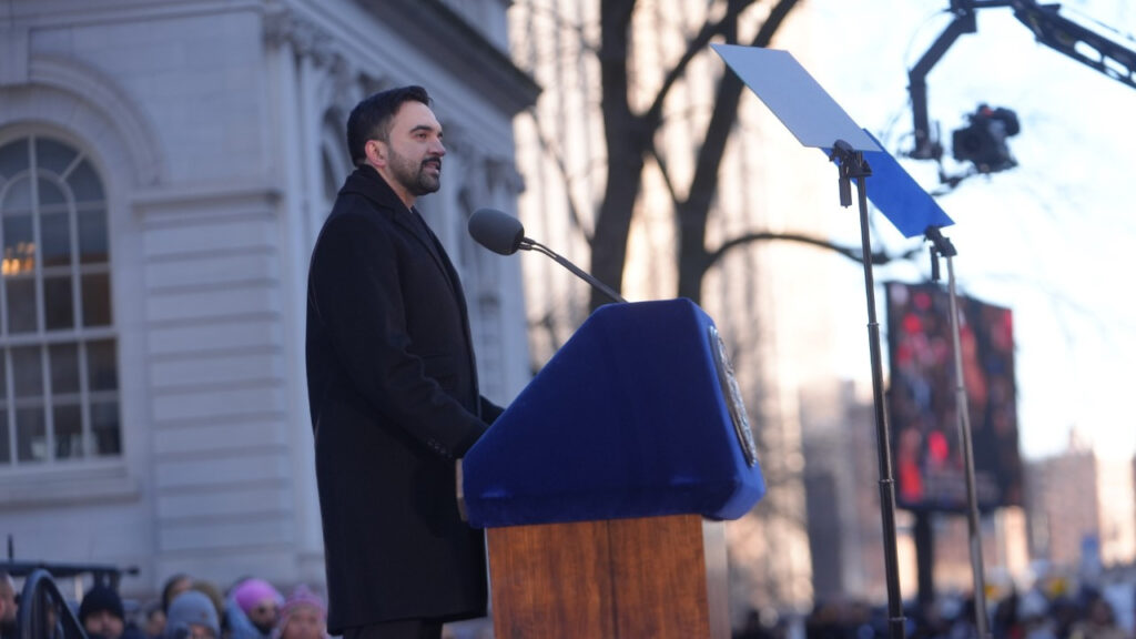 New York Belediye Başkanı Mamdani, dondurucu soğukta 2. kez yemin etti